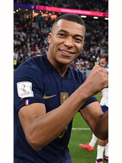 精准定位！胡明轩收下篮板直接四分卫长传 萨姆纳快下轻松上篮