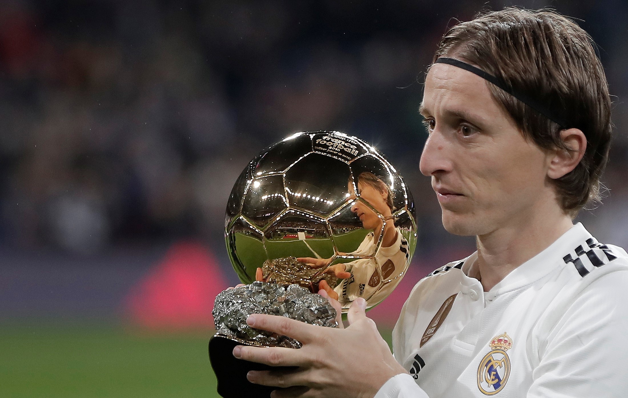 凌晨4点领头羊对决！巴萨冲11连胜+晋级8强飞翼回归首秀