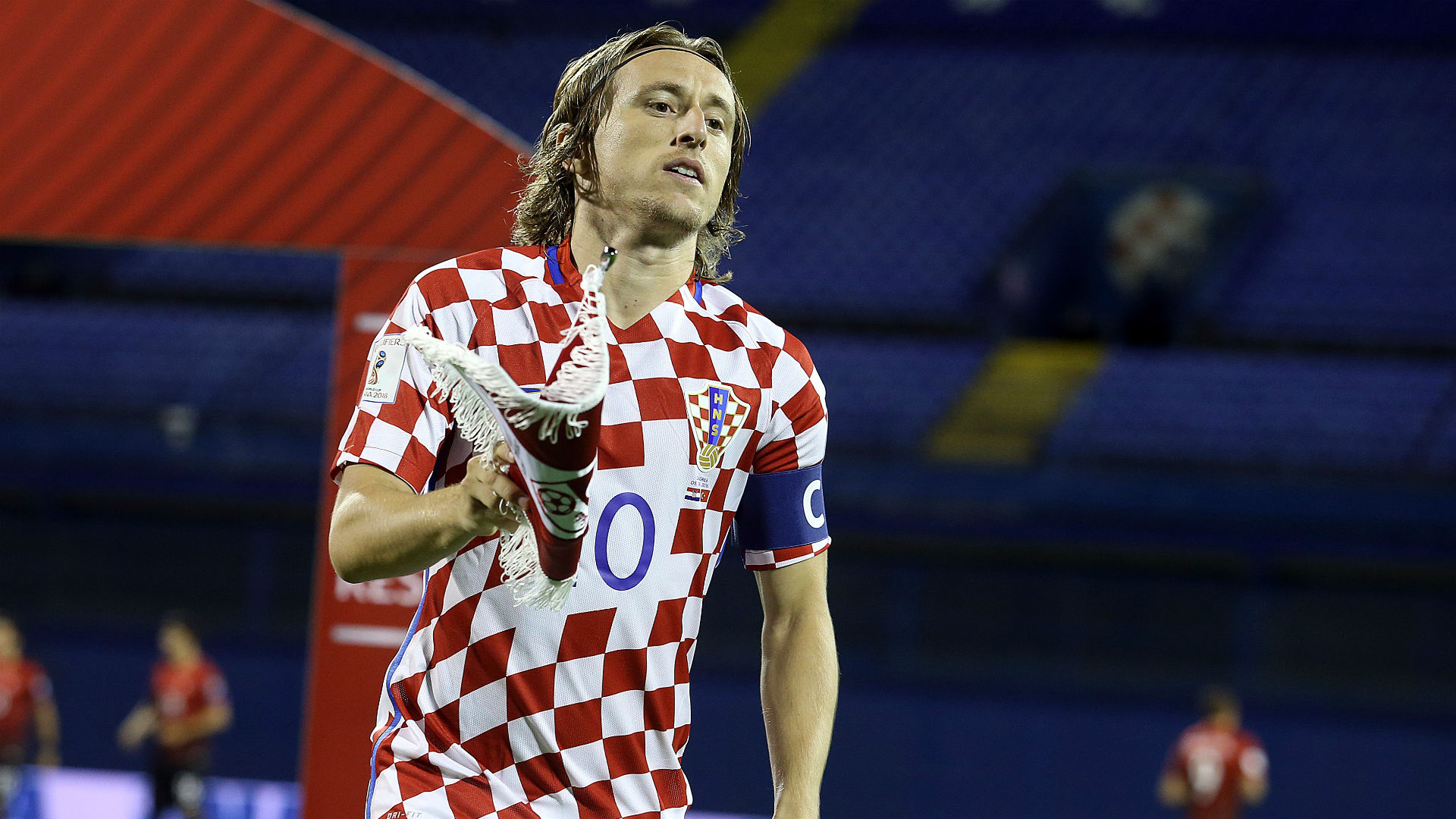 杨瀚森拼抢地板球时后脑勺受到撞击，本人回应：问题不大，谢谢大家关心